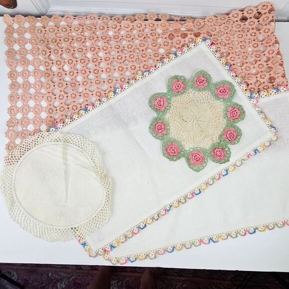 Vintage lot 5 linens runner doilies crochet trimming - Picture 1 of 5
